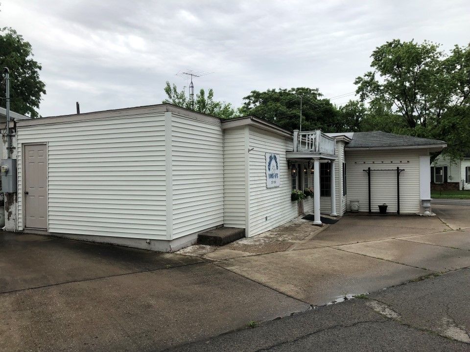 819 S Main St, Harrisburg, IL 62946